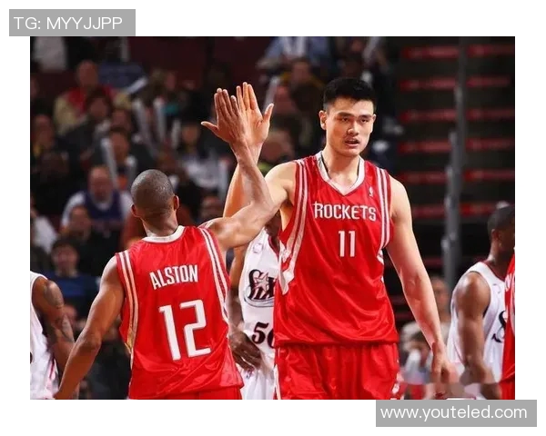 姚明与罗浩的篮球传奇之路:从赛场到人生的启示与反思