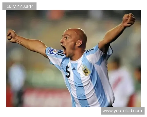 山羊胡足球明星的传奇之路与他在绿茵场上的辉煌成就